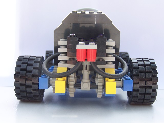 Bild: Der Motor von hinten gesehen Bild: Der Motor von hinten gesehen