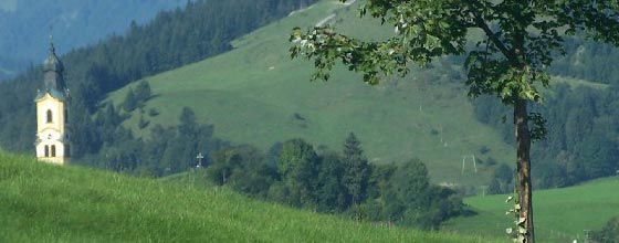 Blick auf die katholische Kirche von Pfronten