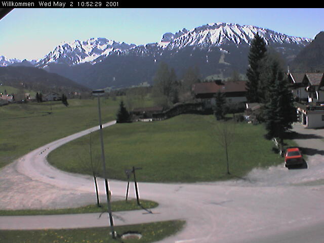 Blick von Pfronten-Kreuzegg (885m) auf den Breitenberg (1838m) und Aggenstein (1936m)