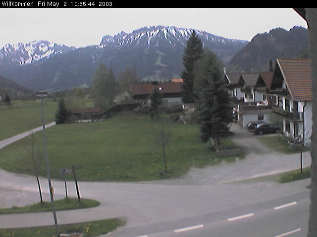 Blick von Pfronten-Kreuzegg (885m) auf den Breitenberg (1838m) und Aggenstein (1936m)