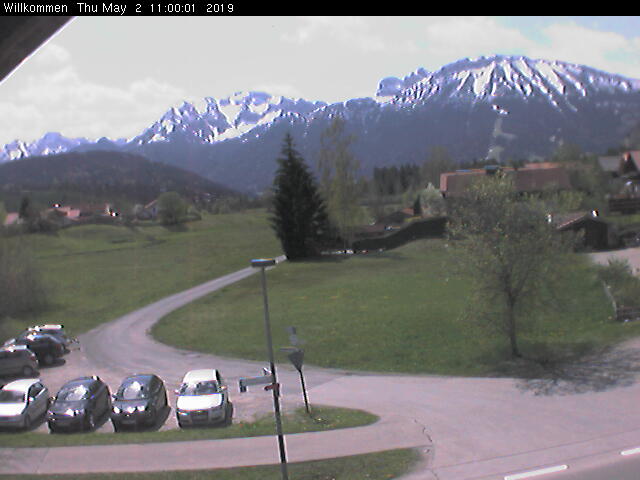 Blick von Pfronten-Kreuzegg (885m) auf den Breitenberg (1838m) und Aggenstein (1936m)